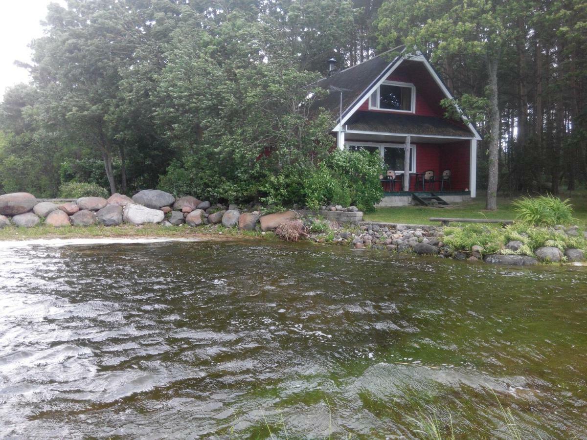 Kapteni Holiday House Paatsalu Экстерьер фото